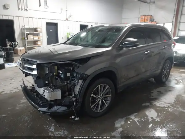 5TDKZRFH6KS342620 2019 TOYOTA HIGHLANDER - Image 2