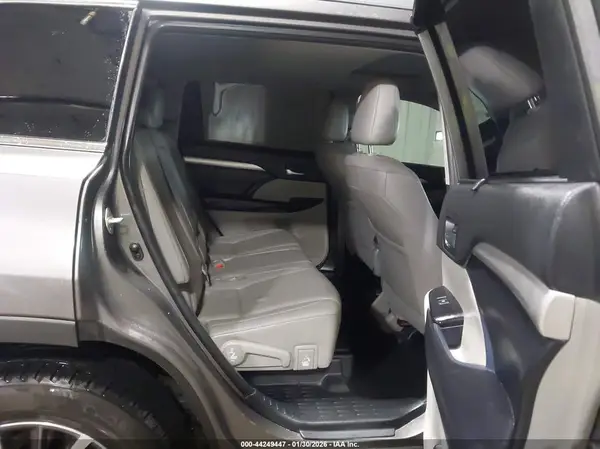5TDKZRFH6KS342620 2019 TOYOTA HIGHLANDER - Image 8