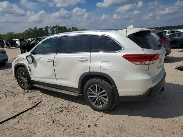 5TDKZRFH6KS344920 2019 TOYOTA HIGHLANDER - Image 2