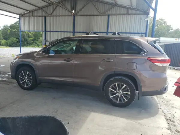 5TDKZRFH6KS346389 2019 TOYOTA HIGHLANDER - Image 2
