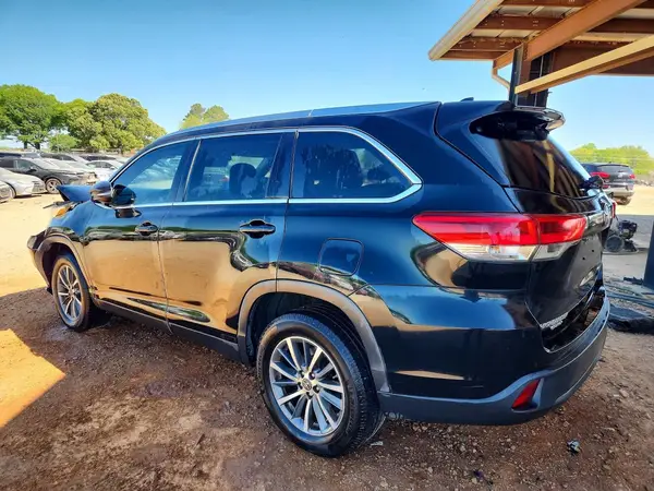 5TDKZRFH6KS348448 2019 TOYOTA HIGHLANDER - Image 2