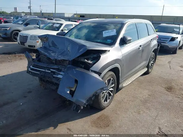 5TDKZRFH6KS349258 2019 TOYOTA HIGHLANDER - Image 2