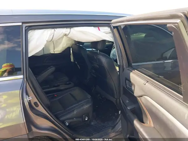 5TDKZRFH6KS349258 2019 TOYOTA HIGHLANDER - Image 8