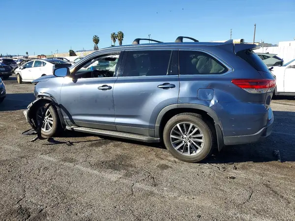5TDKZRFH6KS350880 2019 TOYOTA HIGHLANDER - Image 2
