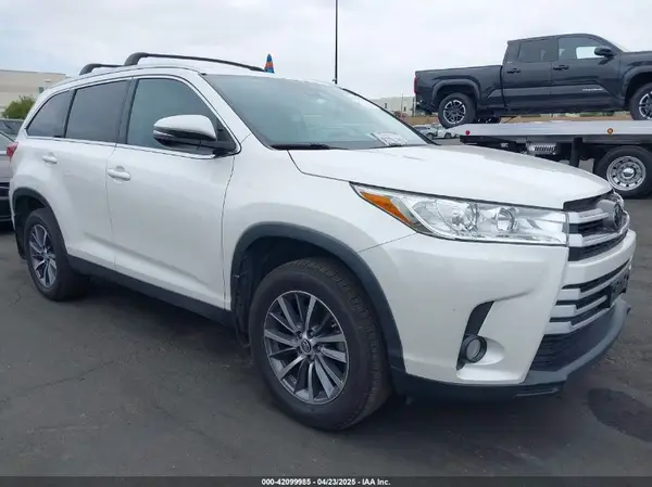 5TDKZRFH6KS350958 2019 TOYOTA HIGHLANDER - Image 1