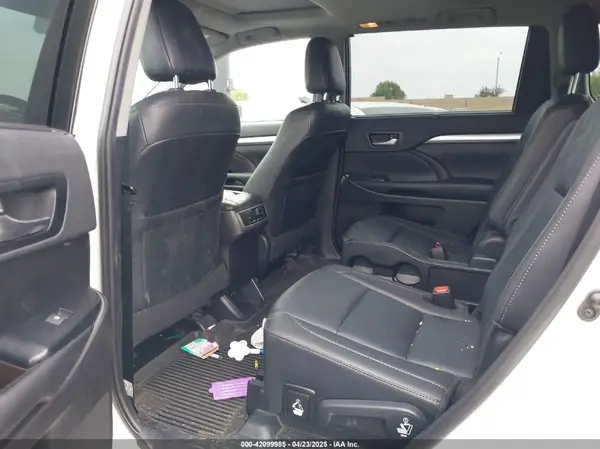5TDKZRFH6KS350958 2019 TOYOTA HIGHLANDER - Image 8