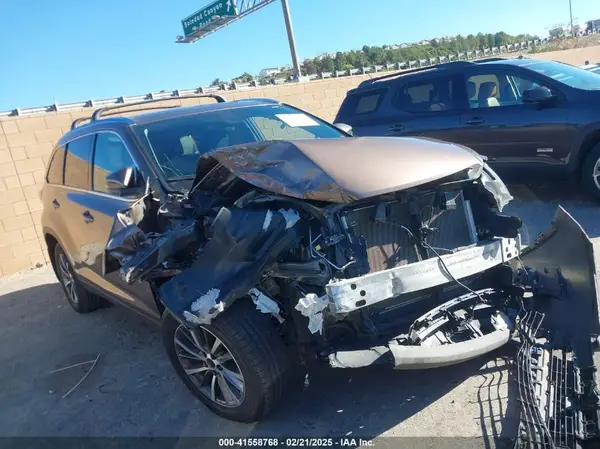 5TDKZRFH6KS351253 2019 TOYOTA HIGHLANDER - Image 1