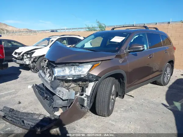 5TDKZRFH6KS351253 2019 TOYOTA HIGHLANDER - Image 2