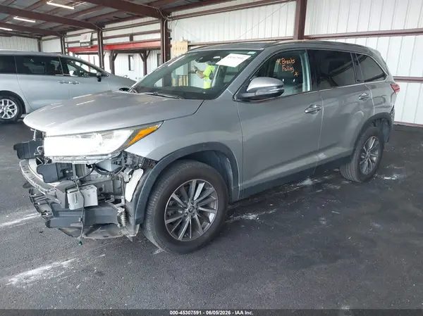 5TDKZRFH6KS357702 2019 TOYOTA HIGHLANDER - Image 2