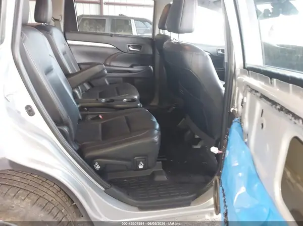 5TDKZRFH6KS357702 2019 TOYOTA HIGHLANDER - Image 8