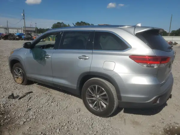 5TDKZRFH6KS361555 2019 TOYOTA HIGHLANDER - Image 2