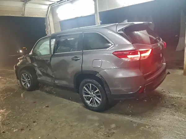 5TDKZRFH6KS367419 2019 TOYOTA HIGHLANDER - Image 2