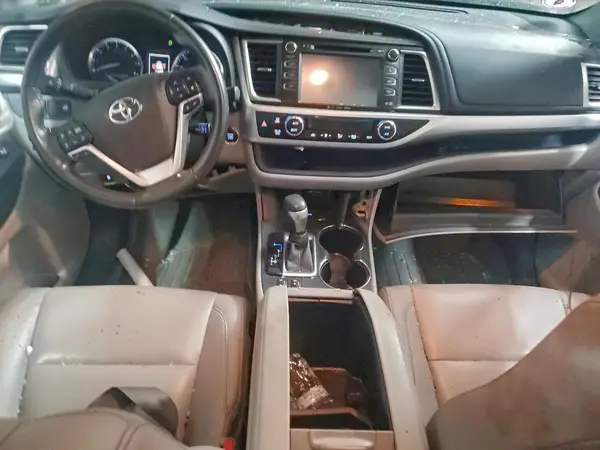 5TDKZRFH6KS367419 2019 TOYOTA HIGHLANDER - Image 8