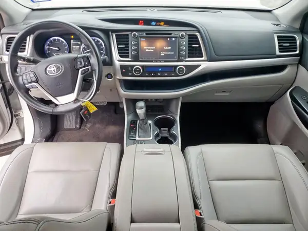 5TDKZRFH6KS552229 2019 TOYOTA HIGHLANDER - Image 8