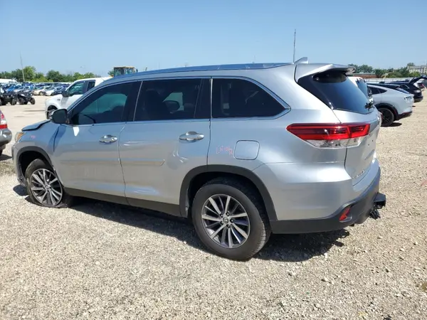 5TDKZRFH6KS552599 2019 TOYOTA HIGHLANDER - Image 2