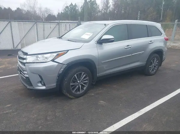 5TDKZRFH6KS552635 2019 TOYOTA HIGHLANDER - Image 2