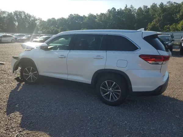 5TDKZRFH6KS552831 2019 TOYOTA HIGHLANDER - Image 2