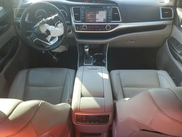 5TDKZRFH6KS552831 2019 TOYOTA HIGHLANDER - Image 8