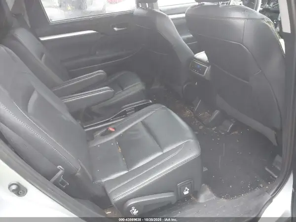 5TDKZRFH6KS554420 2019 TOYOTA HIGHLANDER - Image 8