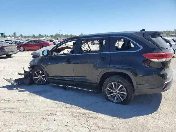 5TDKZRFH6KS556880 2019 TOYOTA HIGHLANDER - Image 2