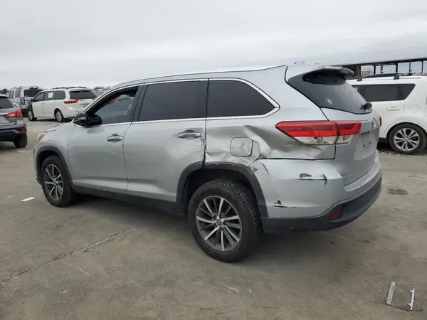 5TDKZRFH6KS556913 2019 TOYOTA HIGHLANDER - Image 2