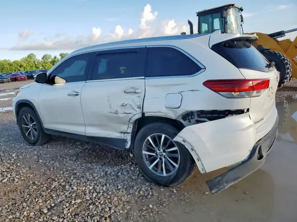 5TDKZRFH6KS557561 2019 TOYOTA HIGHLANDER - Image 2