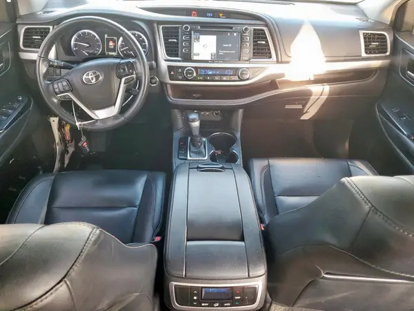 5TDKZRFH6KS557561 2019 TOYOTA HIGHLANDER - Image 8