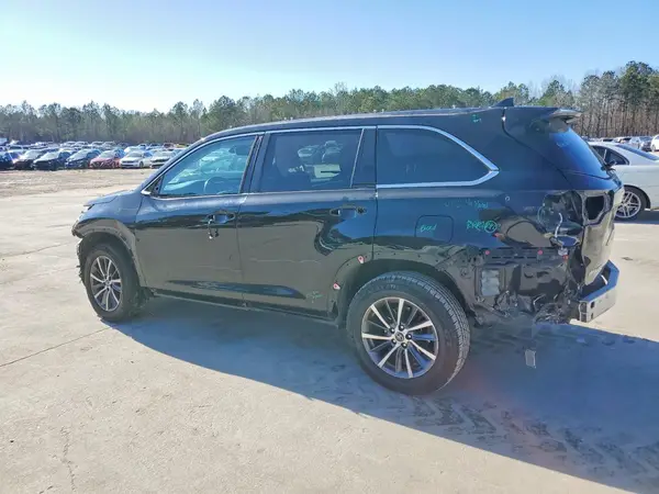 5TDKZRFH6KS557611 2019 TOYOTA HIGHLANDER - Image 2