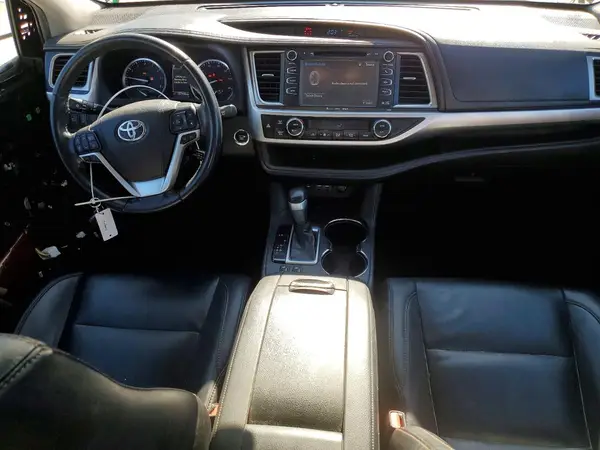 5TDKZRFH6KS557611 2019 TOYOTA HIGHLANDER - Image 8