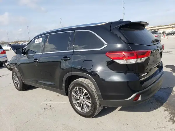 5TDKZRFH6KS557799 2019 TOYOTA HIGHLANDER - Image 2