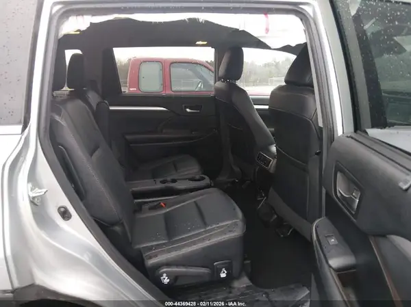 5TDKZRFH6KS559391 2019 TOYOTA HIGHLANDER - Image 8