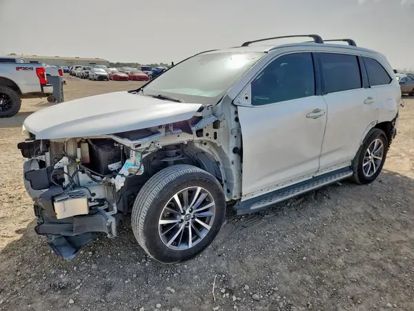 5TDKZRFH6KS559584 2019 TOYOTA HIGHLANDER - Image 1