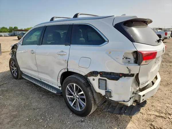5TDKZRFH6KS559584 2019 TOYOTA HIGHLANDER - Image 2