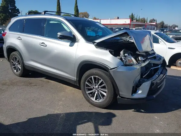 5TDKZRFH6KS561223 2019 TOYOTA HIGHLANDER - Image 1