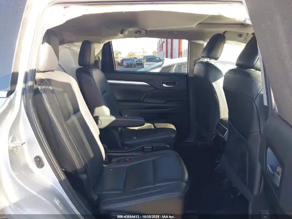 5TDKZRFH6KS561223 2019 TOYOTA HIGHLANDER - Image 8