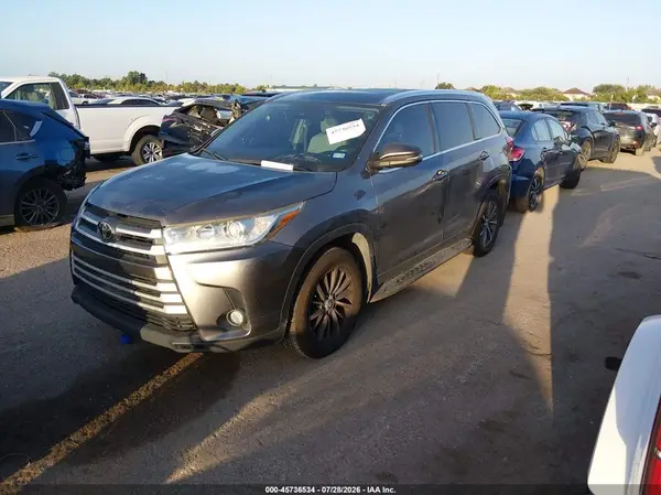 5TDKZRFH6KS562758 2019 TOYOTA HIGHLANDER - Image 2