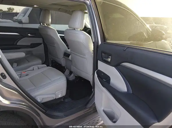 5TDKZRFH6KS562758 2019 TOYOTA HIGHLANDER - Image 8