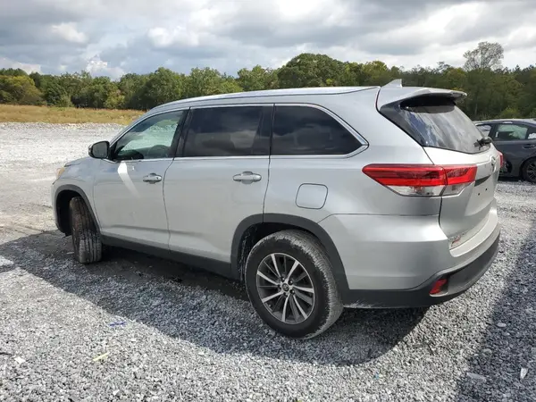 5TDKZRFH6KS564560 2019 TOYOTA HIGHLANDER - Image 2