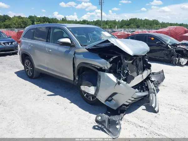 5TDKZRFH6KS565885 2019 TOYOTA HIGHLANDER - Image 1