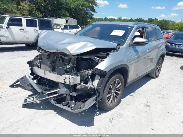 5TDKZRFH6KS565885 2019 TOYOTA HIGHLANDER - Image 2