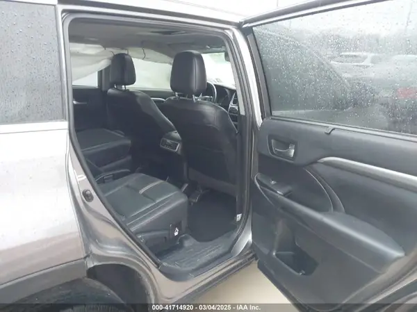 5TDKZRFH6KS566163 2019 TOYOTA HIGHLANDER - Image 8