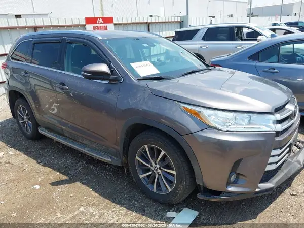 5TDKZRFH6KS568463 2019 TOYOTA HIGHLANDER - Image 1