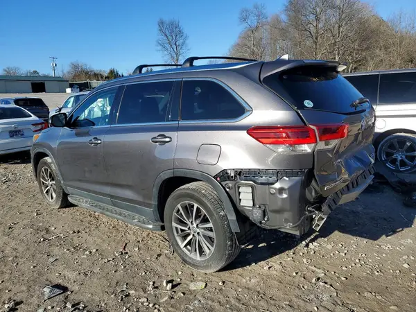 5TDKZRFH6KS568642 2019 TOYOTA HIGHLANDER - Image 2