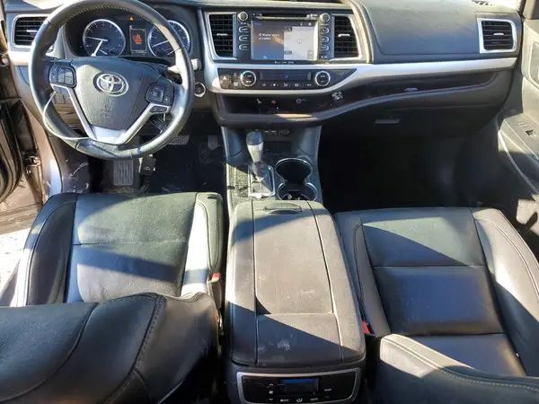 5TDKZRFH6KS568642 2019 TOYOTA HIGHLANDER - Image 8