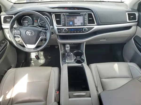 5TDKZRFH6KS572867 2019 TOYOTA HIGHLANDER - Image 8