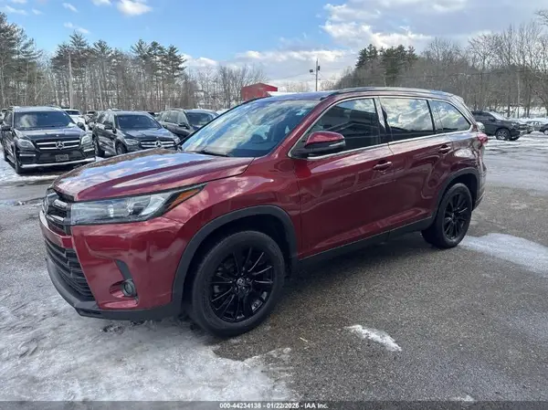 5TDKZRFH6KS574621 2019 TOYOTA HIGHLANDER - Image 2