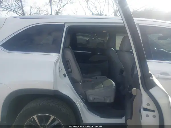 5TDKZRFH6KS574702 2019 TOYOTA HIGHLANDER - Image 8
