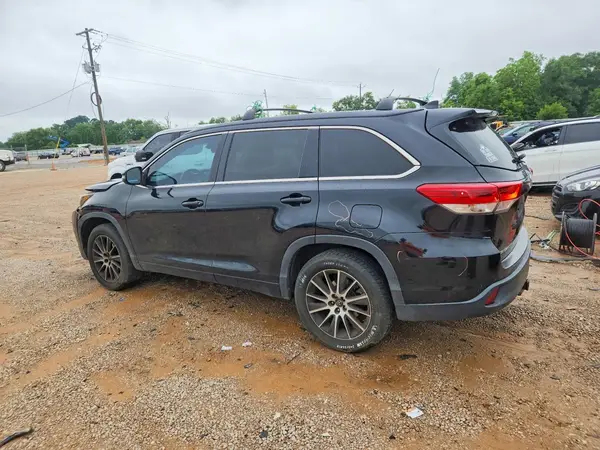 5TDKZRFH7HS194583 2017 TOYOTA HIGHLANDER - Image 2