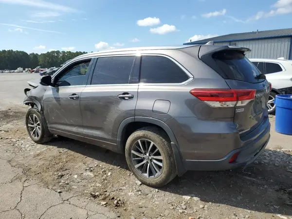 5TDKZRFH7HS194728 2017 TOYOTA HIGHLANDER - Image 2