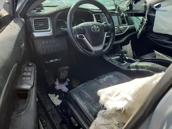 5TDKZRFH7HS195829 2017 TOYOTA HIGHLANDER - Image 8